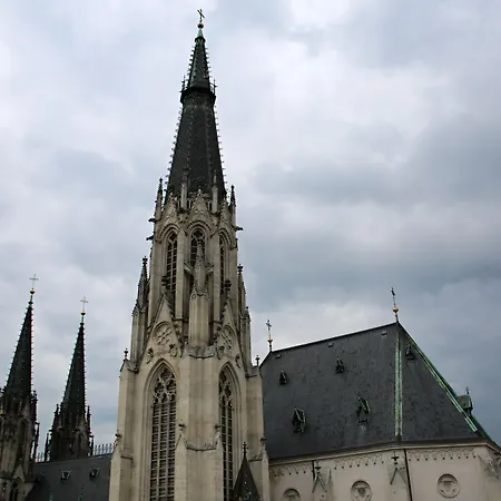 Palac Ξενοδοχείο Όλομουτς